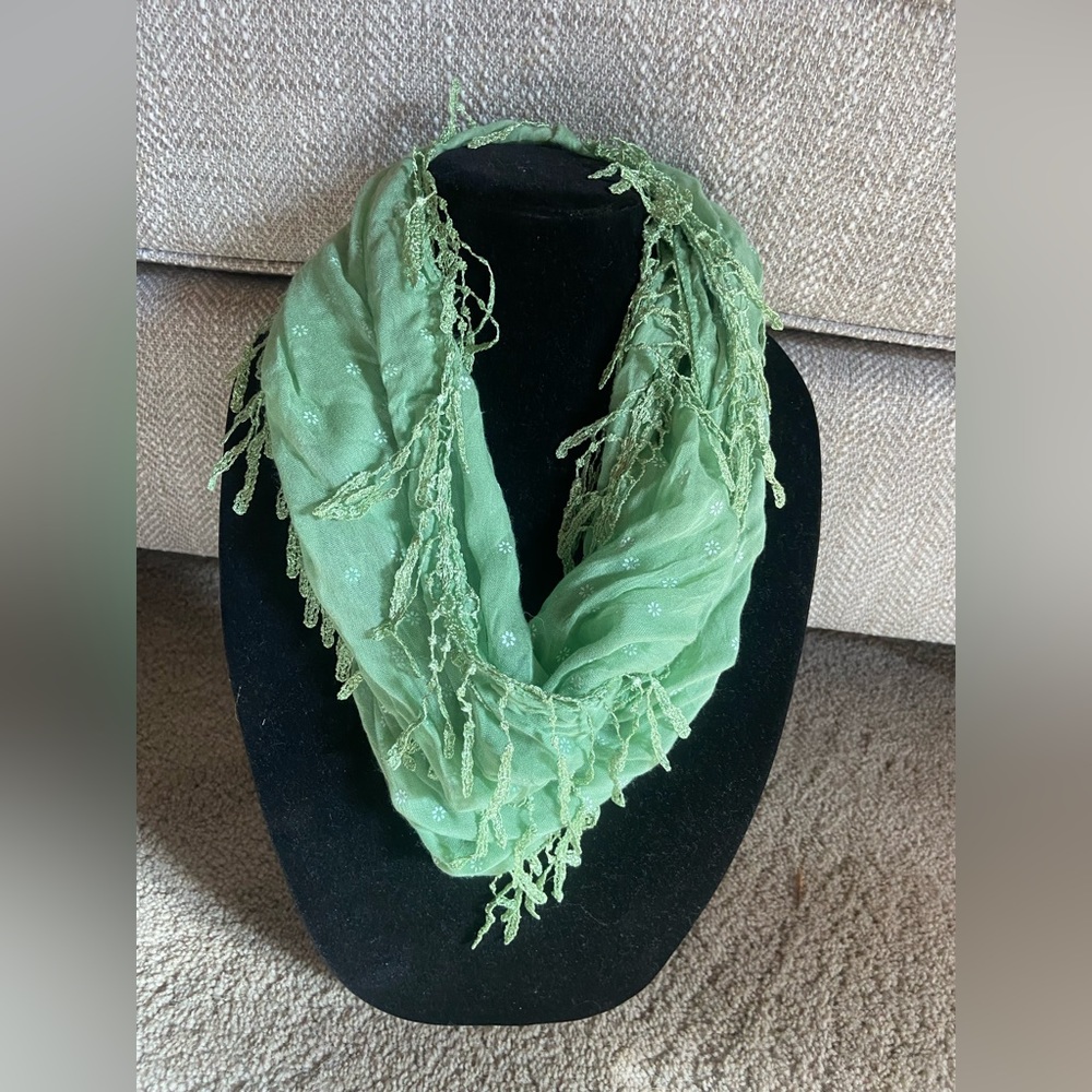 Lightweight infinity scarf